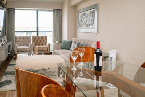 3BR 2Bths Exclusive apartment King Bed Suite with balcony and private parking